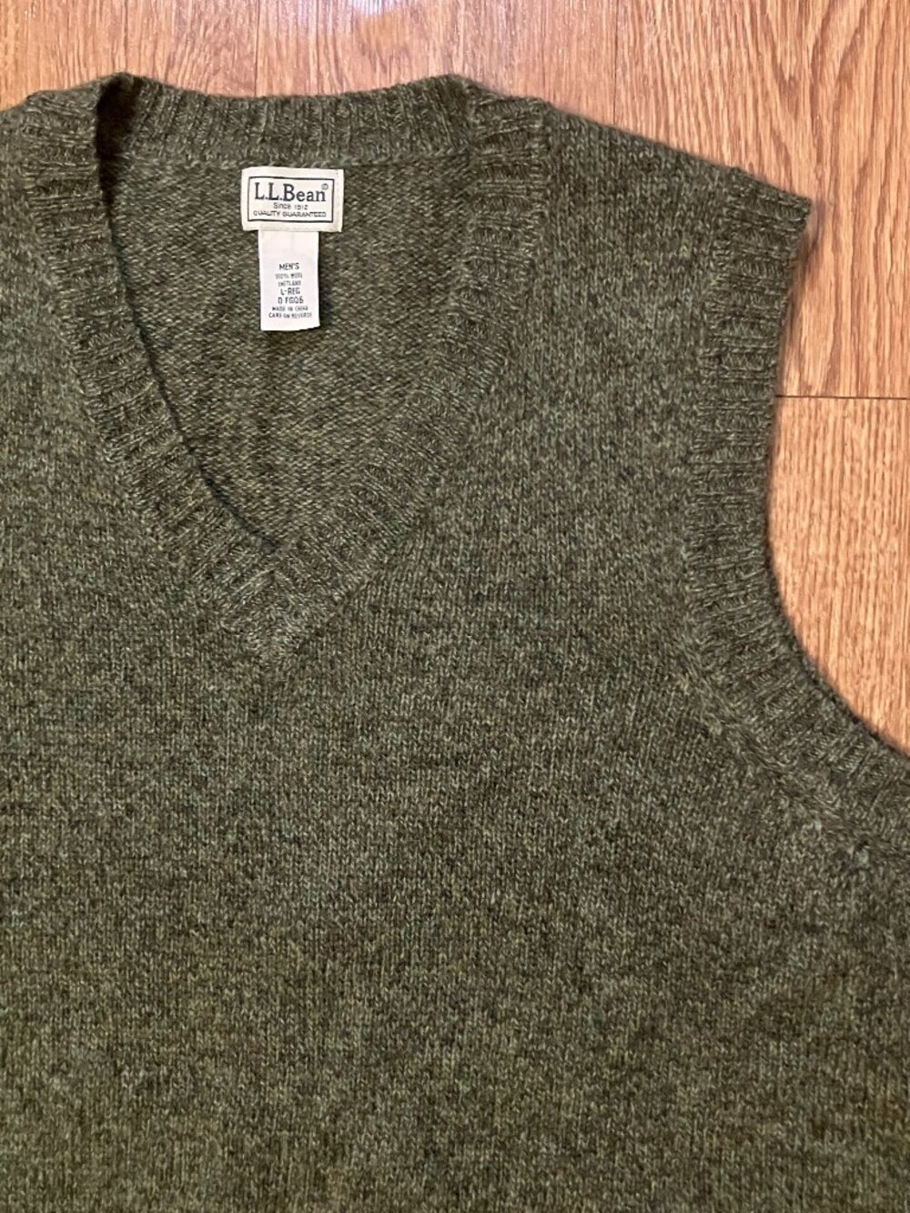 LL Bean V-Neck Sweater Vest 100% Shetland Wool Olive Green Heather